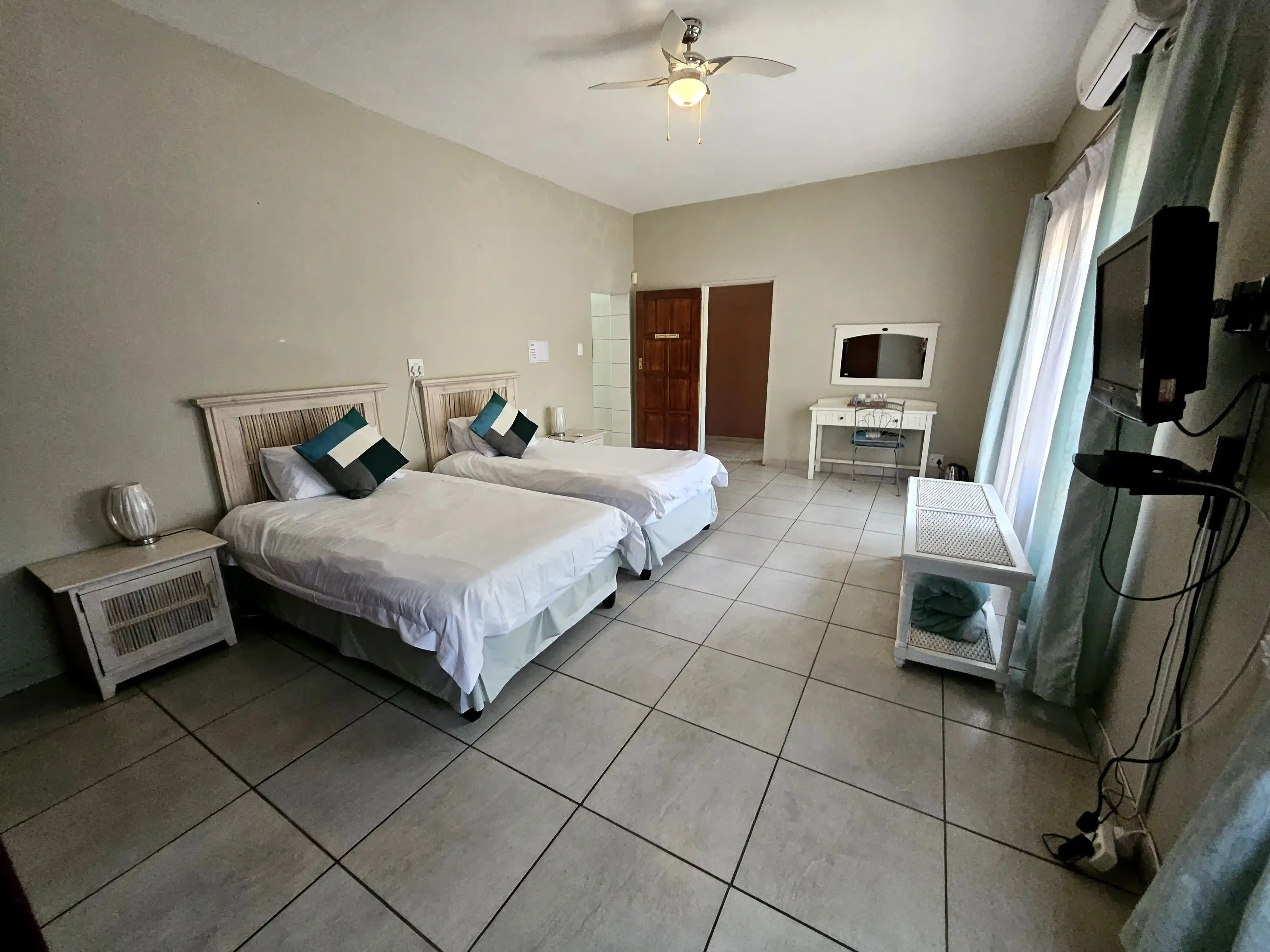 Luxury Twin Deluxe Room Modimolle